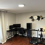 3Br Modern Apt • Gym • Workspace • Quiet Location