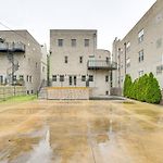 Walk To Lake Michigan: Chicago Apt W/ Yard