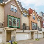 Windy City Getaway - 3Br 2Ba Chicago Townhouse Home