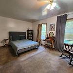 Retro 2 Bedroom Home 6 Mins To United Center With Parking