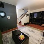 Retro 2 Bedroom Home 6 Mins To United Center With Parking