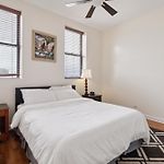 Apartment Near Downtown & Uchicago Condo