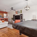 Apartment Near Downtown & Uchicago Condo