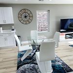 Wonderful And Cozy Chicago Top Unit Apartment