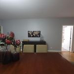 Beautiful Big 3 Bedroom Quiet Apt Near Downtown