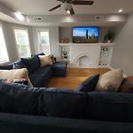Beautiful Big 3 Bedroom Quiet Apt Near Downtown