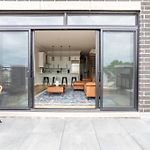 Large 2-Bedroom With Huge Roof Deck View Of Chicago Skyline