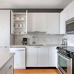 River North 1Br W Gym Pool Roof Nr Riverwalk Chi-834