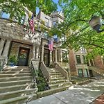 2F Chicago\'S Little Italy Near West Loop & Downtown