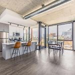 Freshly Minted 2Br - Elegance & Comfort In Central Chicago