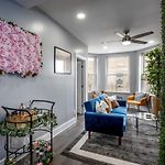 Cute And Cozy Chicago Modern Condo