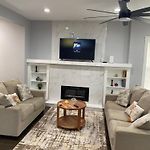 Charming 5 Bedrooms 2 Bathrooms