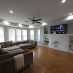 Beautiful Big 3 Bedroom Quiet Apt Near Downtown