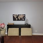 Beautiful Big 3 Bedroom Quiet Apt Near Downtown