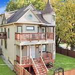 Beautiful 6-Bedroom, Private Mansion With Hot Tub