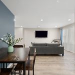 3 Level Apt 10 Min To The Beach, Near Downtown