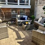 3 Bedroom Spacious Home In Ideal Location W Free Parking Back Yard Pets Welcome