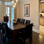 3 Bedroom Spacious Home In Ideal Location W Free Parking Back Yard Pets Welcome