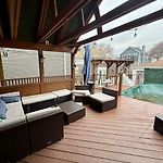 Stunning Home In Prime Chicago With Private Pool
