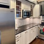 Stunning Home In Prime Chicago With Private Pool