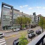 1 Free Parking Gym Balcony Sleeps 10