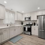 3 Level Apt 10 Min To The Beach, Near Downtown