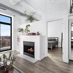 Modern Historic Loft 19Ft Ceilings, Gym, Heated Parking, Skyline Views, Balcony