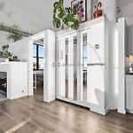 Modern Historic Loft 19Ft Ceilings, Gym, Heated Parking, Skyline Views, Balcony
