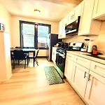 Midway Hideaway -Cozy 1Br- Parking