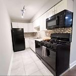 Modern 1Br Free Parking Spot