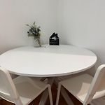 Adorable 2 Bedroom With Free Street Parking