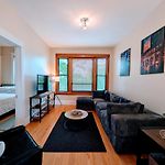 The Roscoe Village Guesthouse