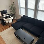 Private Workspace • Sleeps4 • Modern Stylish Stay
