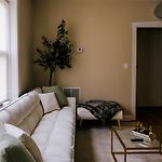 Sleeps 4 • New Modern 1Br • Private Workspace