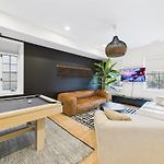 Spacious 4Br With Outdoor Oasis
