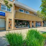 5 Mi To Midway: Walkable Chicago Apartment