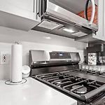 2 Bd 2 Ba Bucktown Safari Flat
