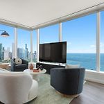 Lux Apts With Lake Views And Top Amenities
