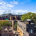 1 Bedroom With Rooftop And Wrigley Views