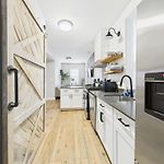 Modern 2Br With Patio & Cozy Space