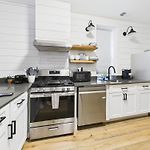 Modern 2Br With Patio & Cozy Space