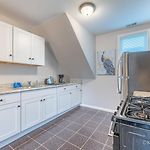 Entire Private Apartment, Near Downtown - Free Parking