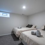 Modern Apt W Private Entrance Washer Dryer Free Parking