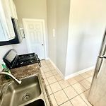 Best Place To Stay - Close To Downtown! - Free Parking!