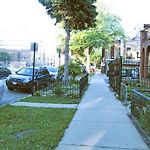 Cozy Vintage Chicago Apartment Near Downtown
