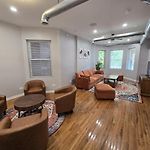 Luxe Loft Vibe With King Suite - 4Br 3Ba