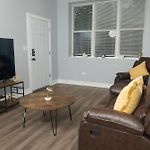 Shared, Spacious Condo Near Uchicago And Obama Center