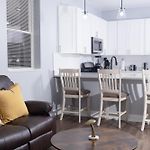 Shared, Spacious Condo Near Uchicago And Obama Center