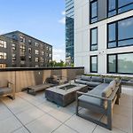 Modern 4Br City Retreat With Stunning Views