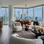 Lux Apts With Lake Views And Top Amenities